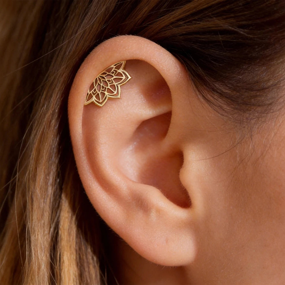 Right Grand ASTM F136 Titanium Lotus Flower Hidden Helix Earring 16G Gothic Punk Floating Cartilage Stud Piercing Jewelry